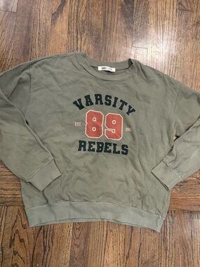 Sunday stevens by Comune  Olive Crewneck Sweatshirt with Varsity Rebels 89 -med